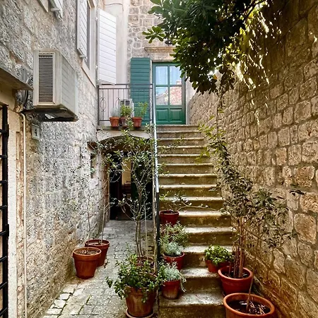 Revelin Hvar *